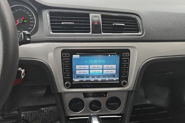 Used Volkswagen Gran Lavida 2013 1.6L Automatic Comfort Model Audio And AC Panel