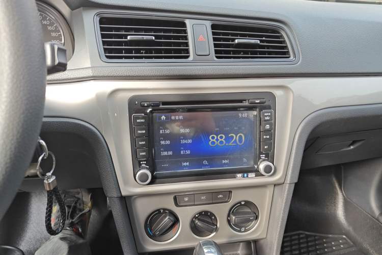 Used Volkswagen Gran Lavida 2013 1.6L Automatic Fashion Model Audio And AC Panel