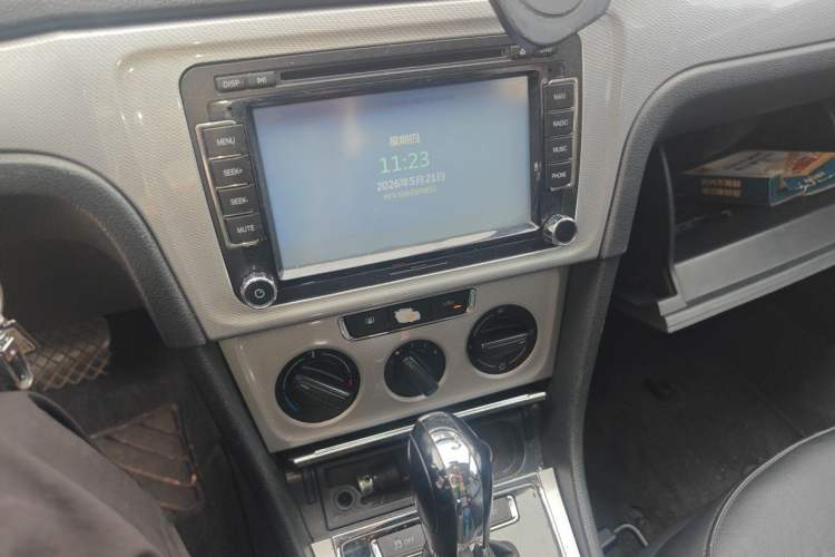 Used Volkswagen Gran Lavida 2013 1.6L Automatic Comfort Model Audio And AC Panel