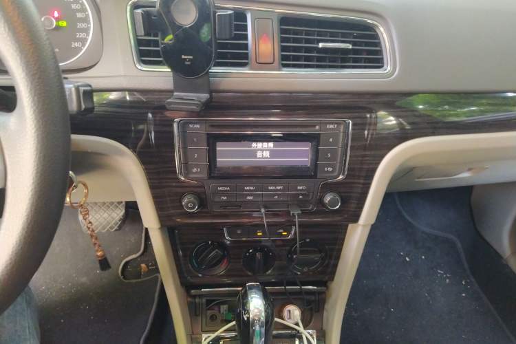 Used Volkswagen Gran Lavida 2013 1.6L Automatic Comfort Model Audio And AC Panel