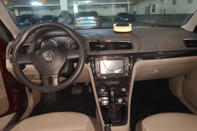 Used Volkswagen Gran Lavida 2013 1.4 TSI Automatic Comfort Model Center Console