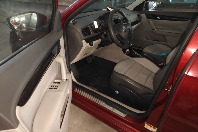 Used Volkswagen Gran Lavida 2013 1.4 TSI Automatic Comfort Model Driver Seat
