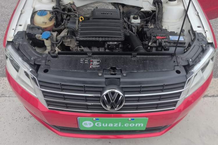 Used Volkswagen Gran Lavida 2013 1.6L Manual Fashion Model Engine Bay