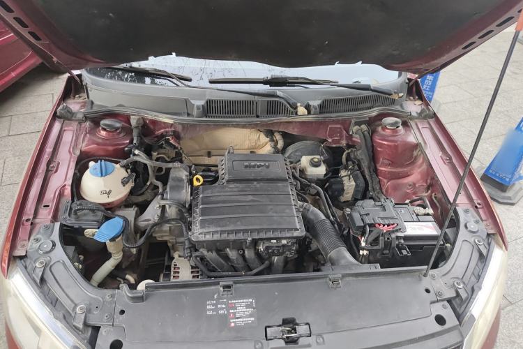 Used Volkswagen Gran Lavida 2013 1.6L Automatic Comfort Model Engine Bay