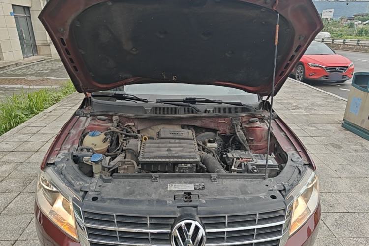 Used Volkswagen Gran Lavida 2013 1.6L Automatic Comfort Model Engine Bay