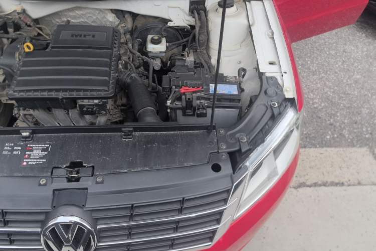 Used Volkswagen Gran Lavida 2013 1.6L Manual Fashion Model Engine Bay Left