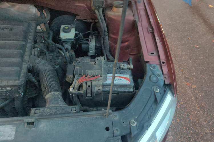 Used Volkswagen Gran Lavida 2013 1.6L Automatic Comfort Model Engine Bay Left