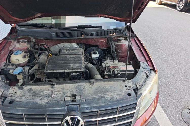 Used Volkswagen Gran Lavida 2013 1.4 TSI Automatic Comfort Model Engine Bay Left