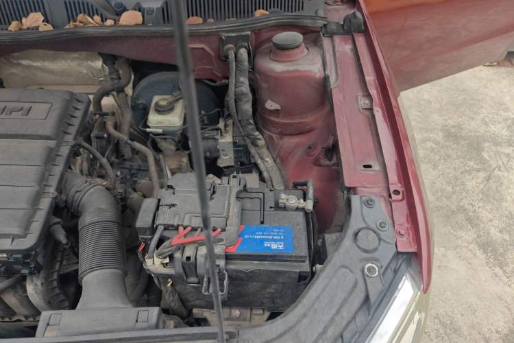 Used Volkswagen Gran Lavida 2013 1.6L Automatic Comfort Model Engine Bay Left