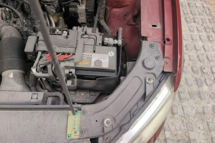 Used Volkswagen Gran Lavida 2013 1.6L Automatic Comfort Model Engine Bay Left