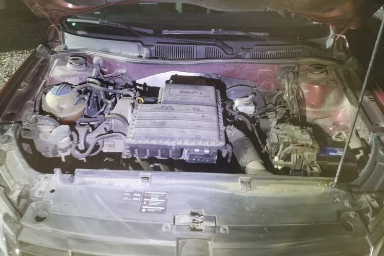 Used Volkswagen Gran Lavida 2013 1.6L Automatic Comfort Model Engine Bay