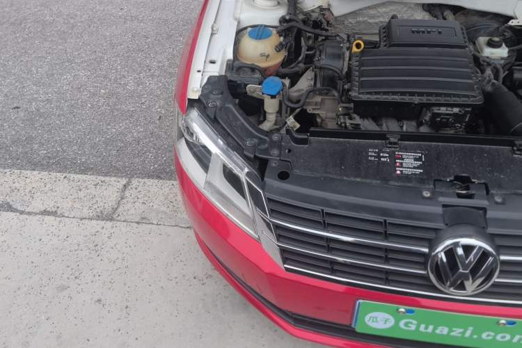 Used Volkswagen Gran Lavida 2013 1.6L Manual Fashion Model Engine Bay Right