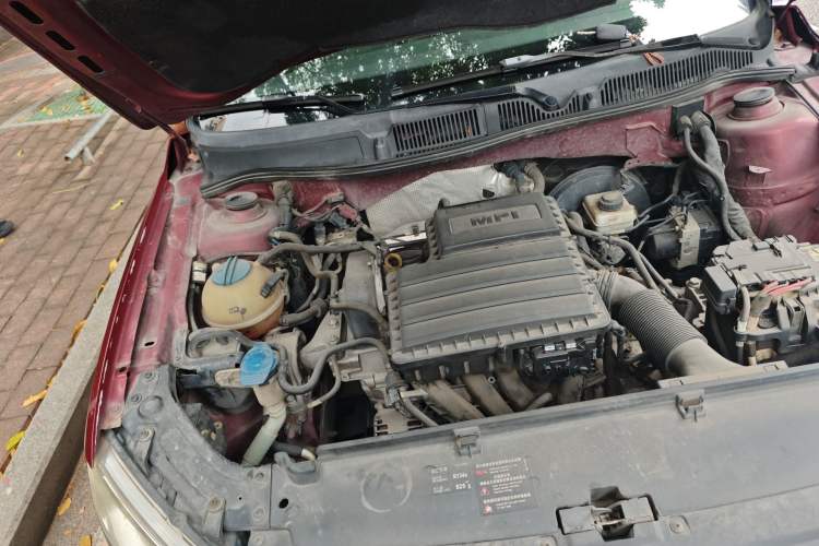 Used Volkswagen Gran Lavida 2013 1.6L Automatic Comfort Model Engine Bay Right