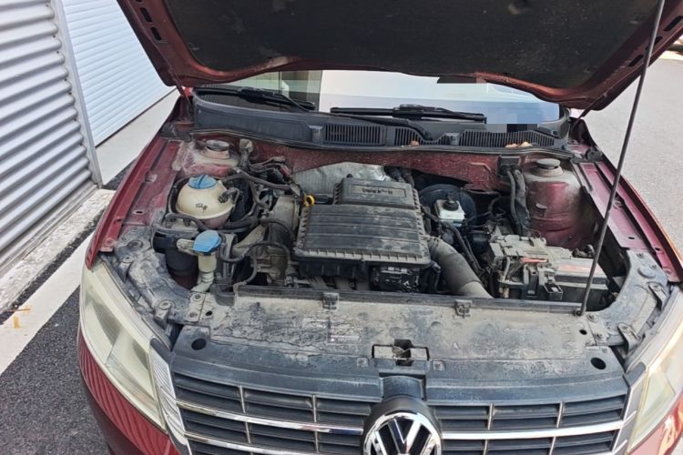 Used Volkswagen Gran Lavida 2013 1.4 TSI Automatic Comfort Model Engine Bay Right