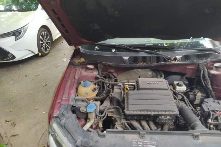 Used Volkswagen Gran Lavida 2013 1.6L Automatic Comfort Model Engine Bay Right