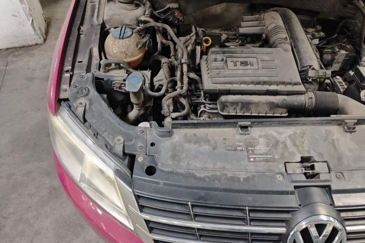 Used Volkswagen Gran Lavida 2013 1.4 TSI Automatic Comfort Model Engine Bay Right