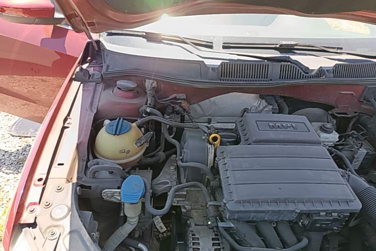 Used Volkswagen Gran Lavida 2013 1.6L Automatic Comfort Model Engine Bay Right