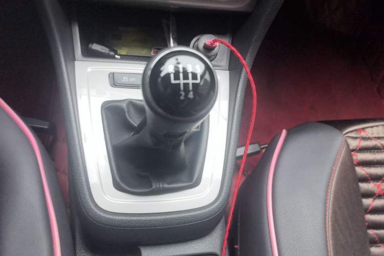 Used Volkswagen Gran Lavida 2013 1.6L Manual Fashion Model Gear Lever