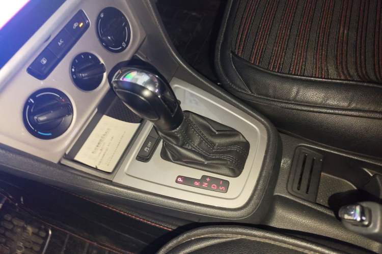 Used Volkswagen Gran Lavida 2013 1.6L Automatic Fashion Model Gear Lever