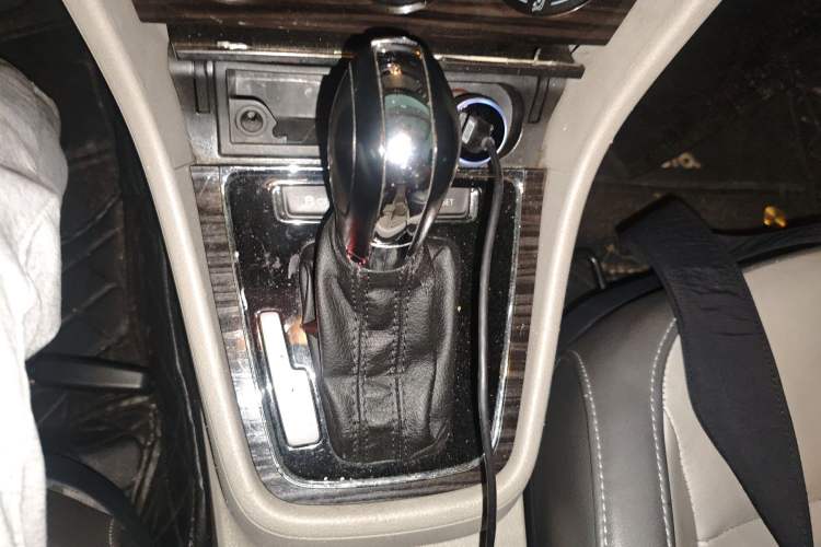 Used Volkswagen Gran Lavida 2013 1.6L Automatic Comfort Model Gear Lever