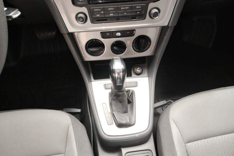 Used Volkswagen Gran Lavida 2013 1.6L Automatic Fashion Model Gear Lever