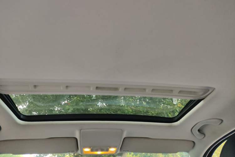 Used Volkswagen Gran Lavida 2013 1.6L Automatic Comfort Model Headliner