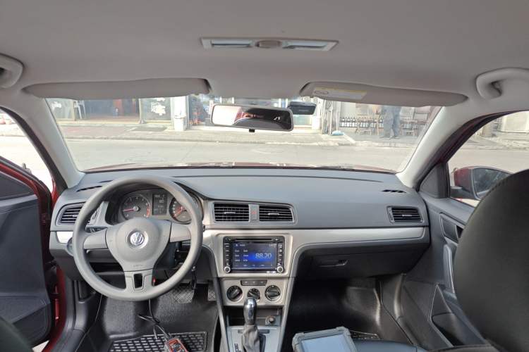 Used Volkswagen Gran Lavida 2013 1.6L Automatic Fashion Model Headliner