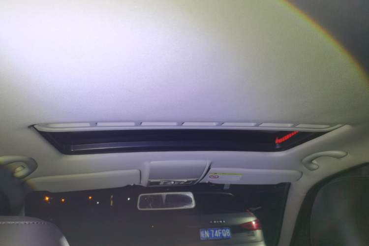 Used Volkswagen Gran Lavida 2013 1.6L Automatic Comfort Model Headliner