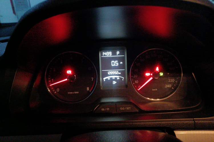 Used Volkswagen Gran Lavida 2013 1.4 TSI Automatic Comfort Model Instrument Cluster