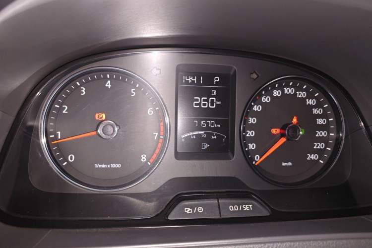 Used Volkswagen Gran Lavida 2013 1.4 TSI Automatic Comfort Model Instrument Cluster