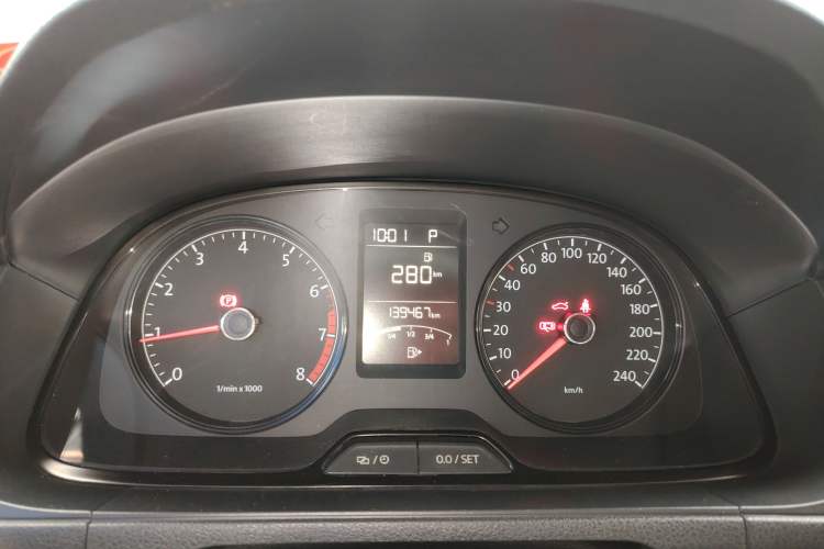 Used Volkswagen Gran Lavida 2013 1.6L Automatic Fashion Model Instrument Cluster