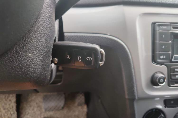Used Volkswagen Gran Lavida 2013 1.6L Automatic Fashion Model Interior 1