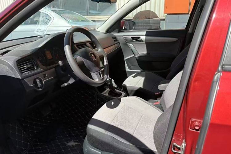 Used Volkswagen Gran Lavida 2013 1.6L Automatic Fashion Model Interior 2