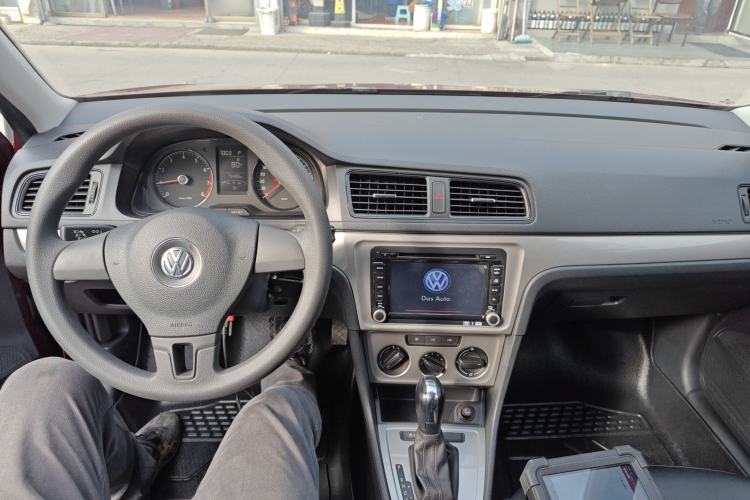 Used Volkswagen Gran Lavida 2013 1.6L Automatic Fashion Model Interior 2