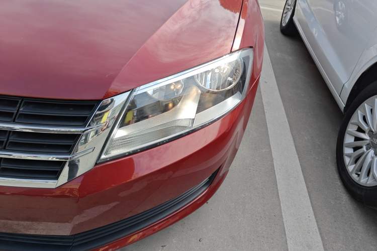 Used Volkswagen Gran Lavida 2013 1.6L Automatic Fashion Model Left Front Headlight