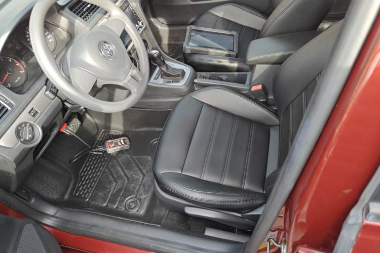 Used Volkswagen Gran Lavida 2013 1.6L Automatic Fashion Model Left Front Seat