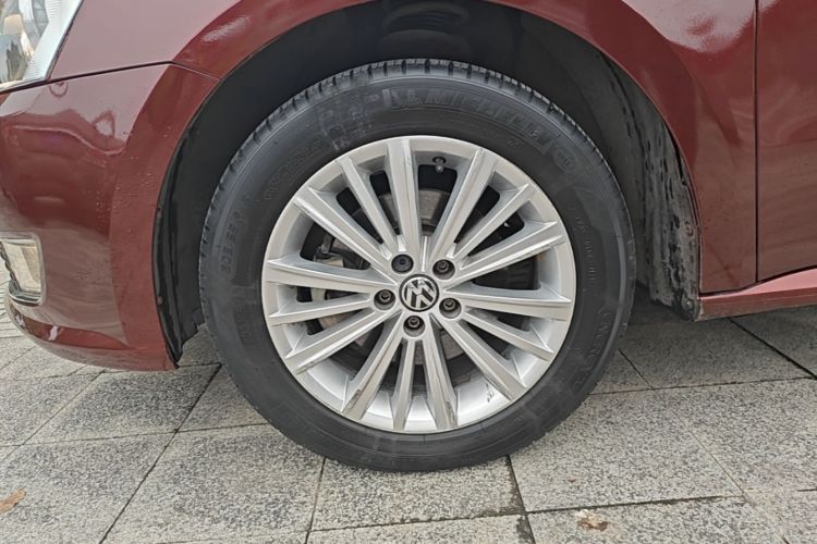 Used Volkswagen Gran Lavida 2013 1.6L Automatic Comfort Model Left Front Wheel Hub