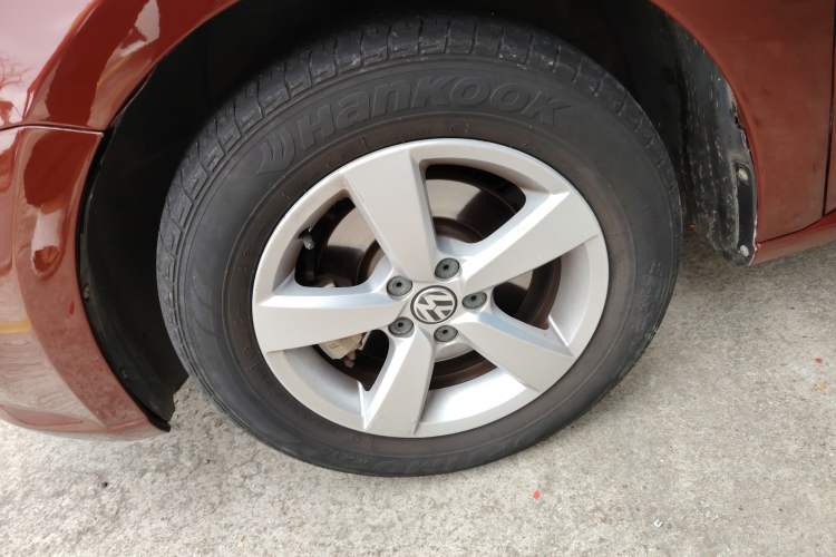 Used Volkswagen Gran Lavida 2013 1.6L Automatic Fashion Model Left Front Wheel Hub