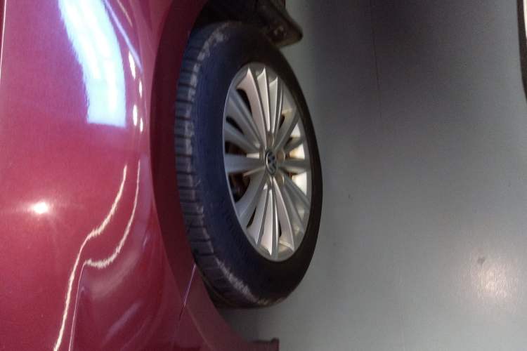 Used Volkswagen Gran Lavida 2013 1.6L Automatic Comfort Model Left Front Wheel Hub
