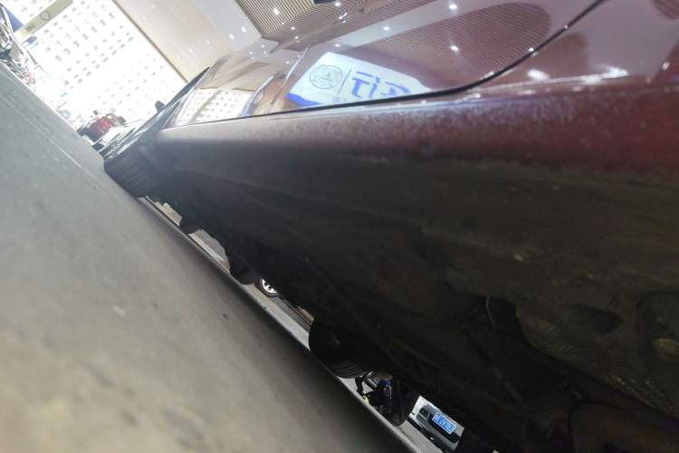 Used Volkswagen Gran Lavida 2013 1.6L Automatic Fashion Model Left Side Sill