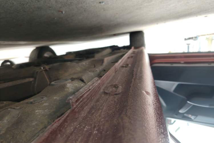 Used Volkswagen Gran Lavida 2013 1.6L Automatic Fashion Model Left Side Sill
