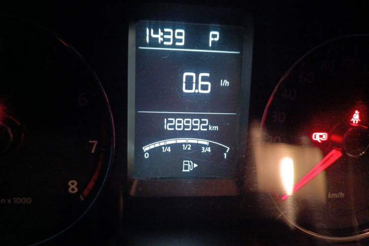 Used Volkswagen Gran Lavida 2013 1.4 TSI Automatic Comfort Model Odometer Close Up