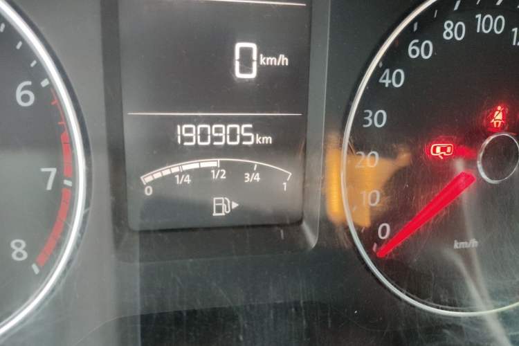 Used Volkswagen Gran Lavida 2013 1.6L Automatic Comfort Model Odometer Close Up