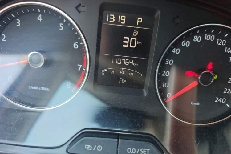 Used Volkswagen Gran Lavida 2013 1.4 TSI Automatic Comfort Model Odometer Close Up