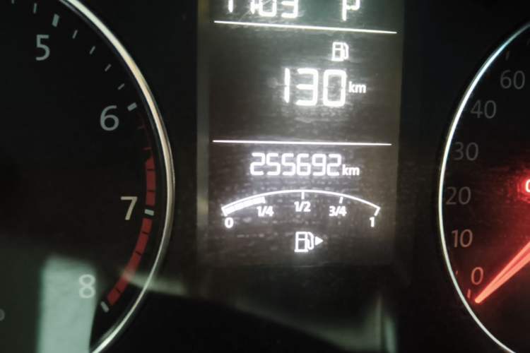 Used Volkswagen Gran Lavida 2013 1.4 TSI Automatic Luxury Model Odometer Close Up