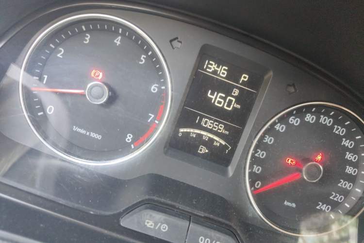Used Volkswagen Gran Lavida 2013 1.6L Automatic Comfort Model Odometer Close Up
