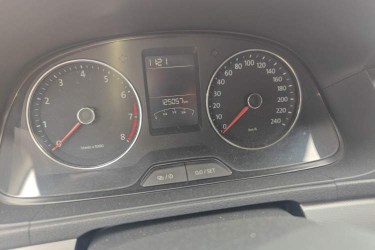 Used Volkswagen Gran Lavida 2013 1.6L Automatic Comfort Model Odometer Close Up