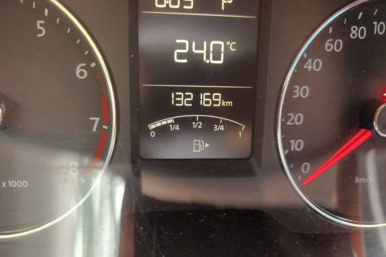 Used Volkswagen Gran Lavida 2013 1.6L Automatic Comfort Model Odometer Close Up