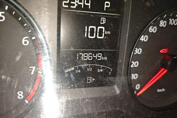 Used Volkswagen Gran Lavida 2013 1.4 TSI Automatic Comfort Model Odometer Close Up