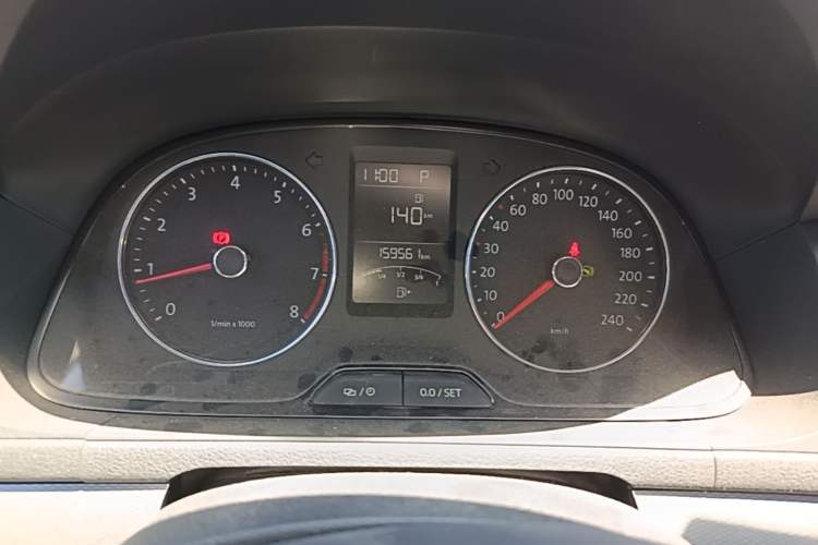Used Volkswagen Gran Lavida 2013 1.6L Automatic Comfort Model Odometer Close Up